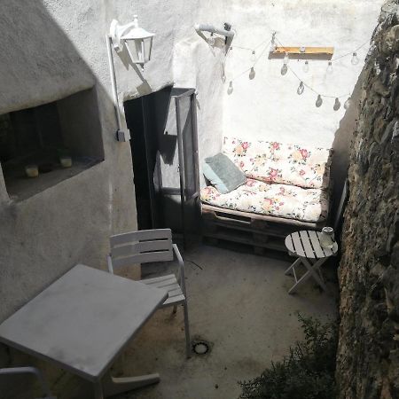 Charmant Appartement En Centre-Ville Medieval Gigean Экстерьер фото