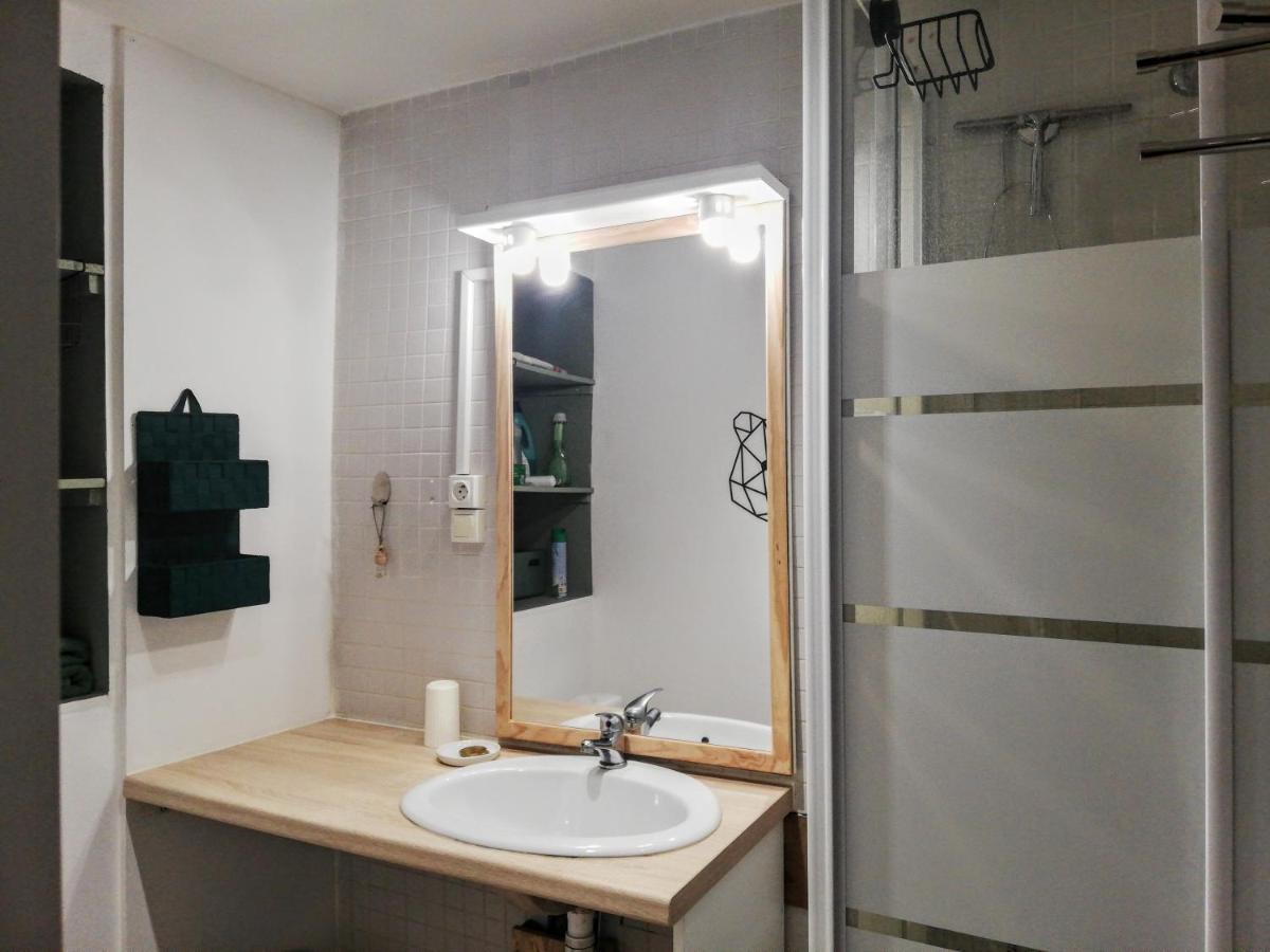 Charmant Appartement En Centre-Ville Medieval Gigean Экстерьер фото