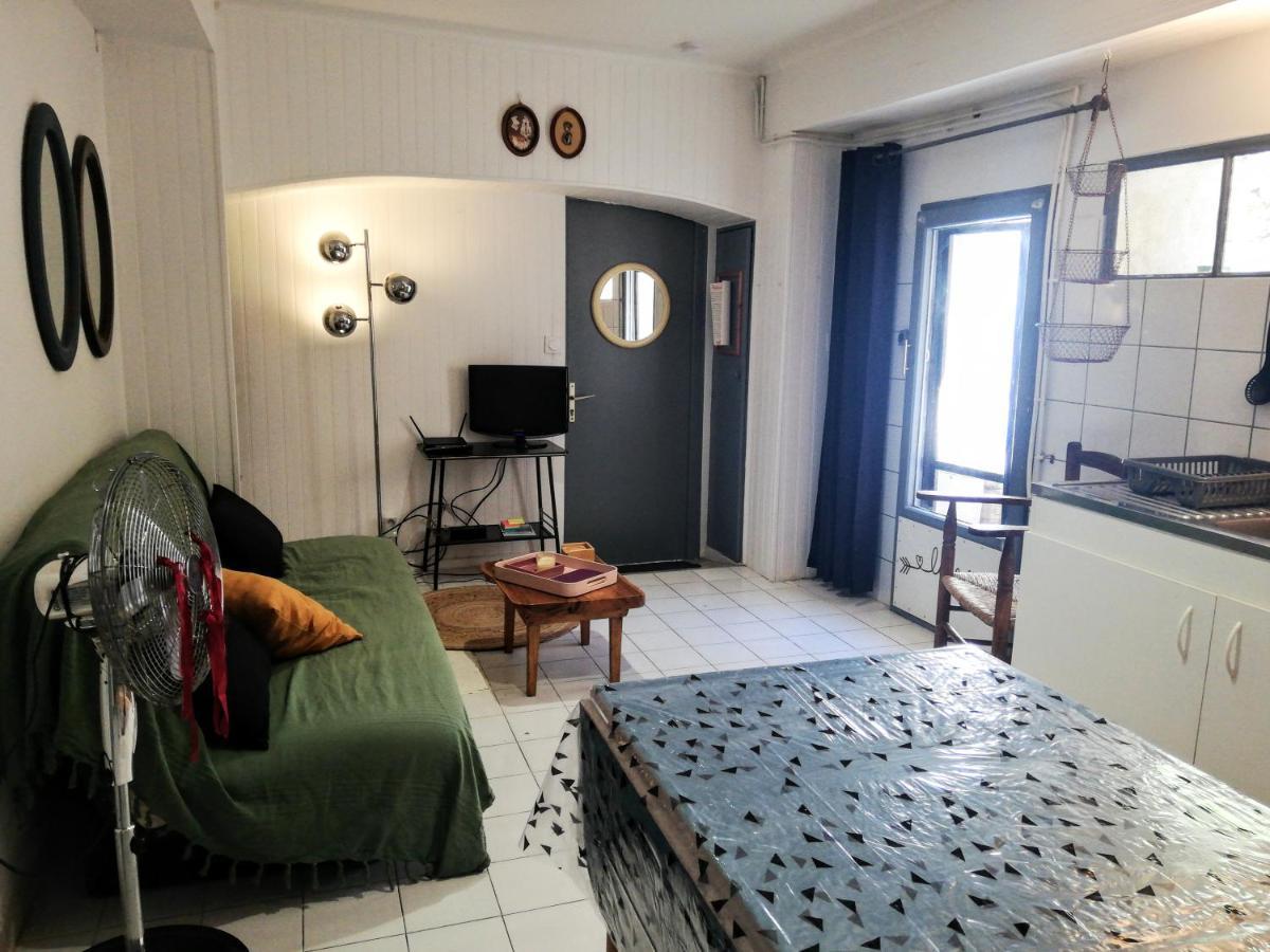 Charmant Appartement En Centre-Ville Medieval Gigean Экстерьер фото