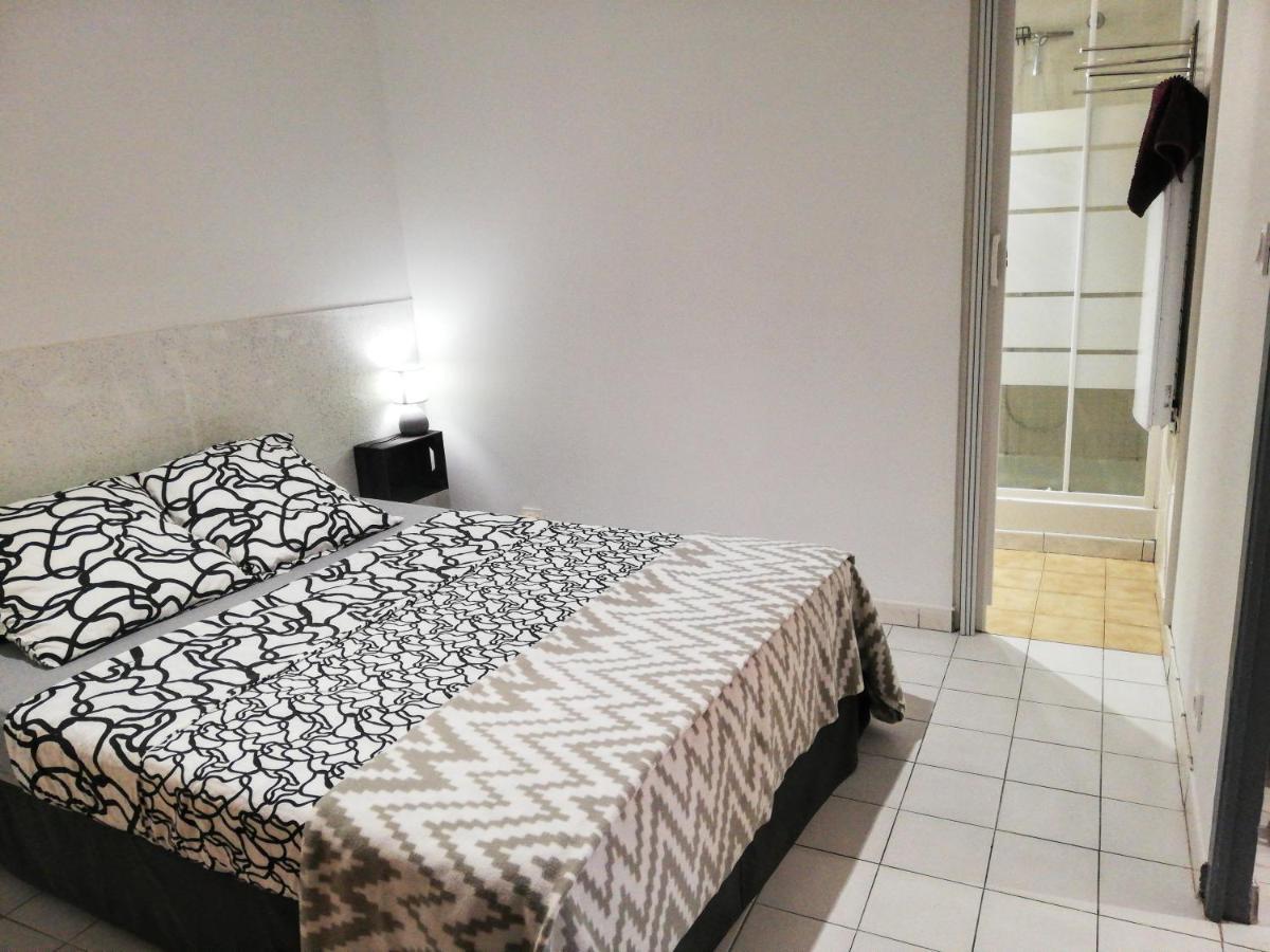 Charmant Appartement En Centre-Ville Medieval Gigean Экстерьер фото